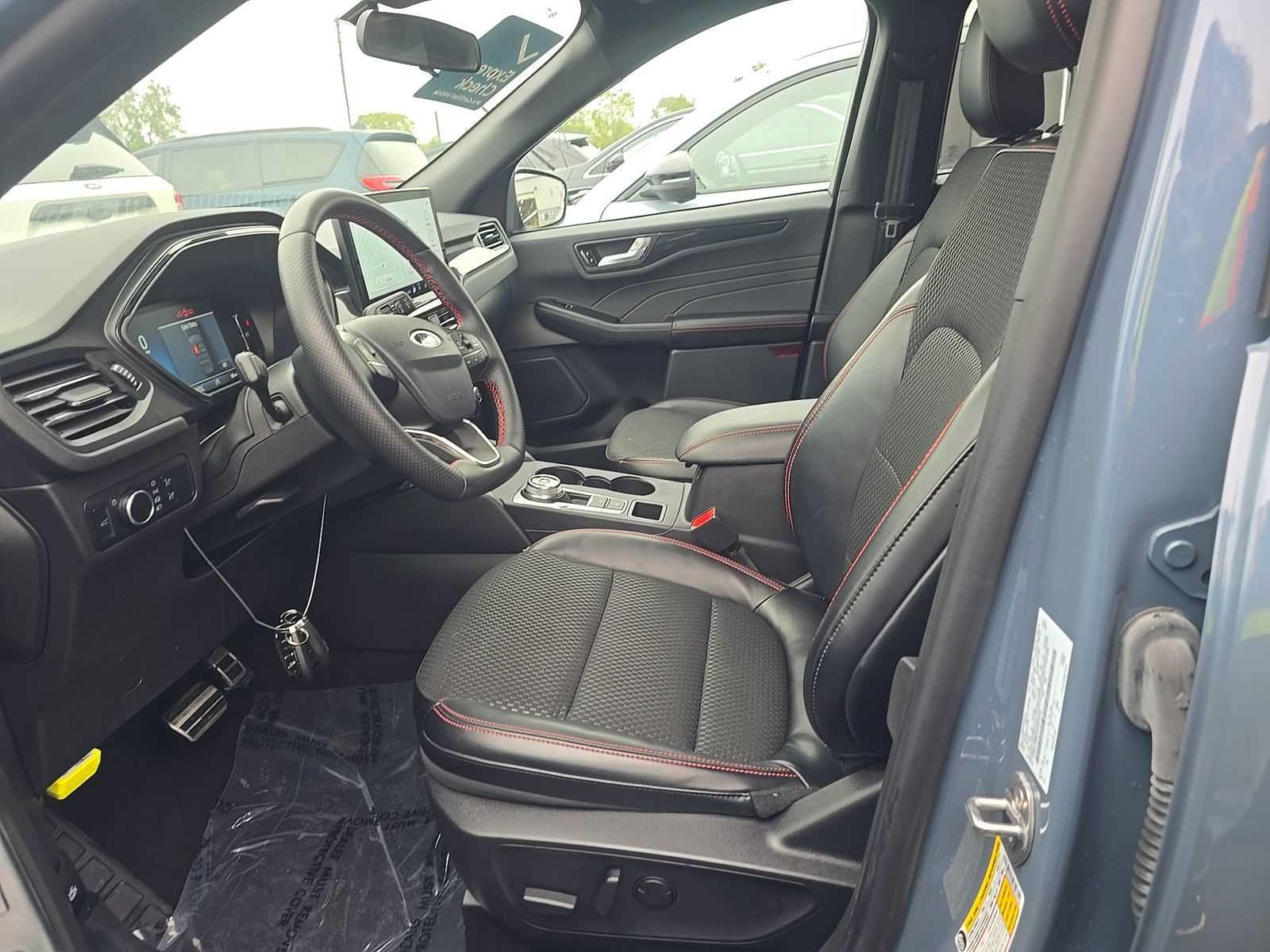 Used 2024 Ford Escape ST-Line w/ Tech Pack #1 AWD/4WD image 11