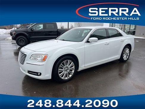 Used 2014 Chrysler 300 AWD w/ Driver Convenience Group image 1