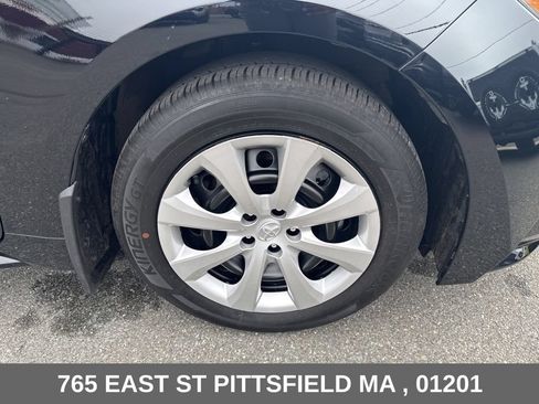 Used 2025 Toyota Corolla LE FWD image 28