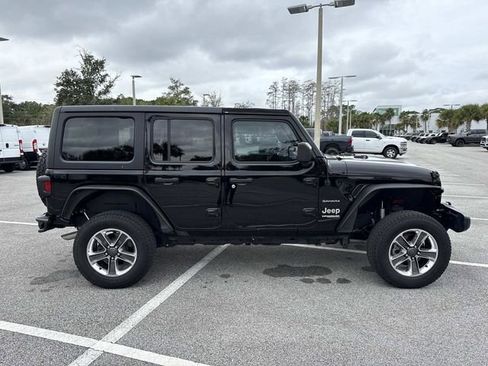 Used 2019 Jeep Wrangler Unlimited Sahara image 2