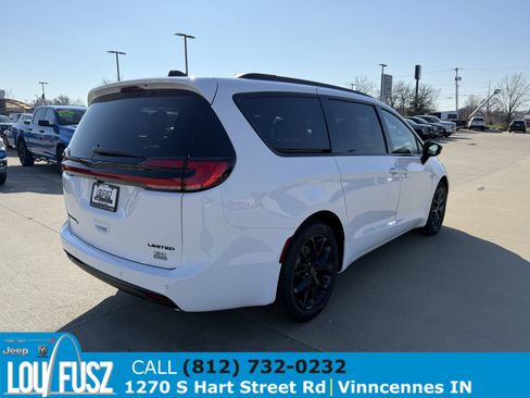 New 2026 Chrysler Pacifica Limited w/ S Appearance Package image 7