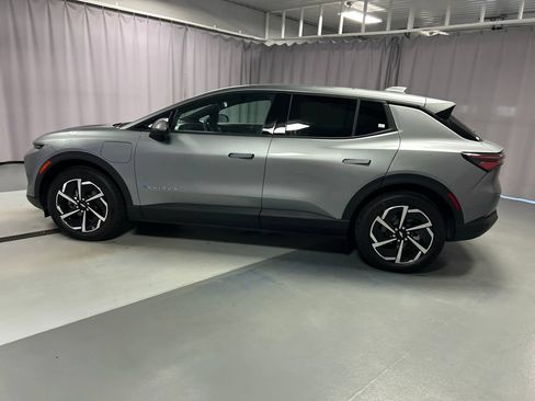 Used 2025 Chevrolet Equinox EV LT FWD image 4