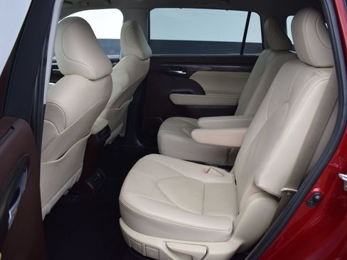 Used 2020 Toyota Highlander Limited AWD/4WD image 15