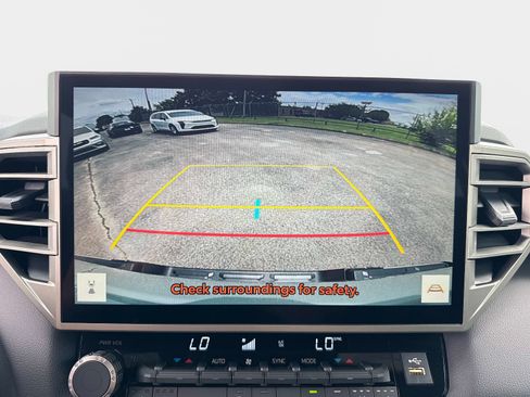 Used 2025 Toyota Tundra Limited AWD/4WD image 25