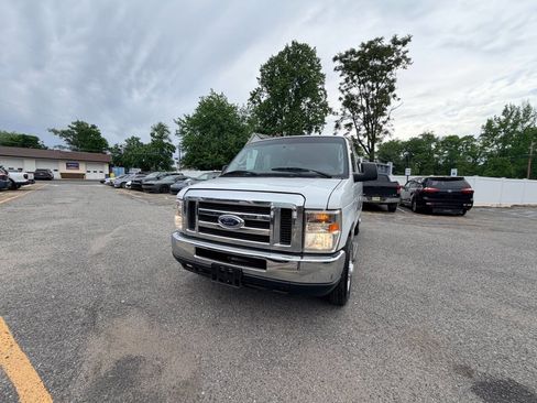 Used 2012 Ford E-350 and Econoline 350 XLT RWD image 2