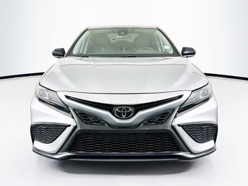 Used 2022 Toyota Camry SE image 2