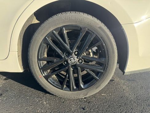 Used 2025 Toyota Camry SE image 9