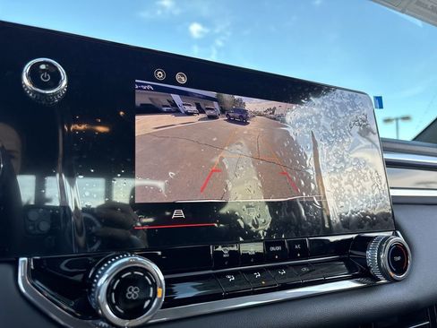 Used 2025 GMC Canyon Elevation image 15