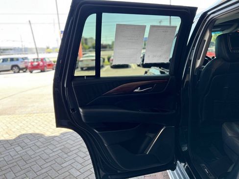Used 2017 Cadillac Escalade Luxury AWD/4WD image 42