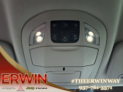 Used 2017 Chrysler Pacifica Touring-L FWD image 22