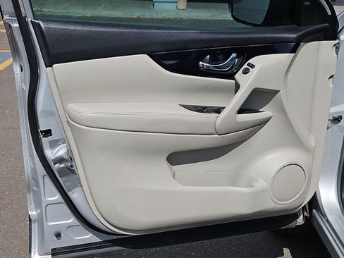 Used 2018 Nissan Rogue Sport SV FWD image 11