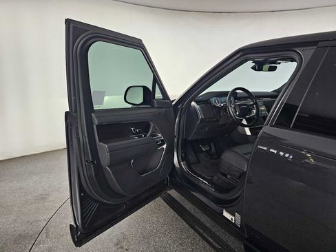 Used 2025 Land Rover Range Rover SE AWD/4WD image 19