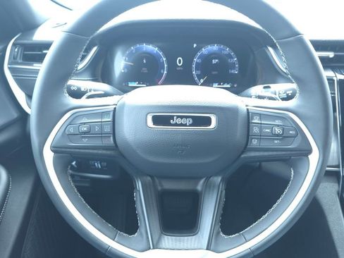 Certified 2025 Jeep Grand Cherokee Altitude AWD/4WD image 27