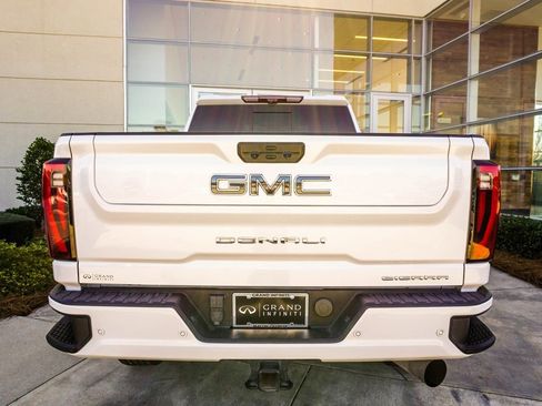 Used 2024 GMC Sierra 2500 Denali Ultimate AWD/4WD image 11