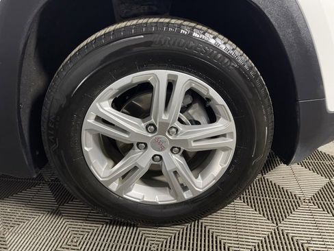 Used 2024 GMC Terrain SLE image 26