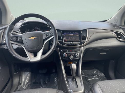 Used 2020 Chevrolet Trax LT w/ LT Convenience Package image 17