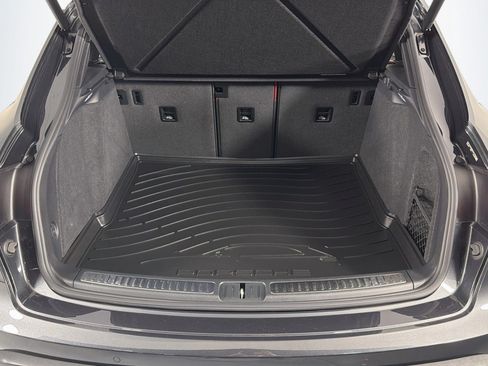 Used 2024 Porsche Macan AWD/4WD image 23