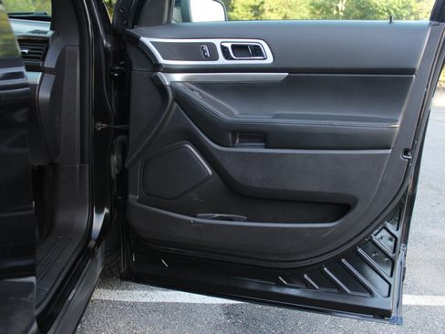 Used 2013 Ford Explorer XLT image 19