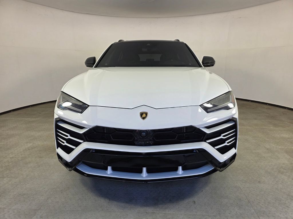 Used 2019 Lamborghini Urus AWD/4WD image 2