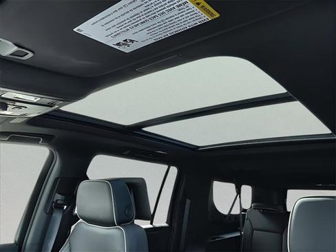 New 2025 Chevrolet Suburban Premier image 12