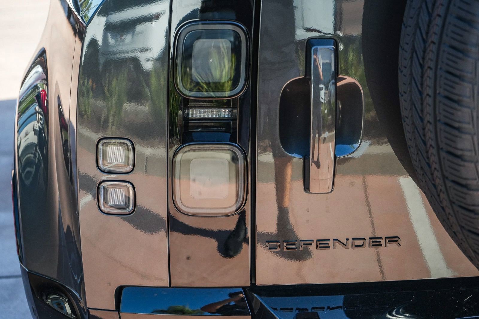 New 2026 Land Rover Defender 110 X-Dynamic SE AWD/4WD image 7