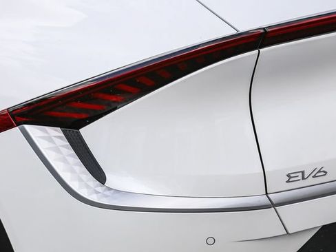 New 2024 Kia EV6 Light RWD image 10