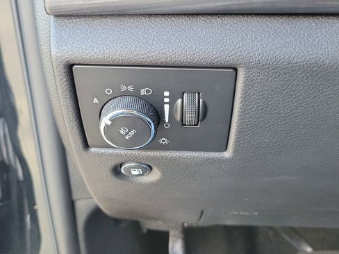 Used 2019 Jeep Grand Cherokee Laredo image 29