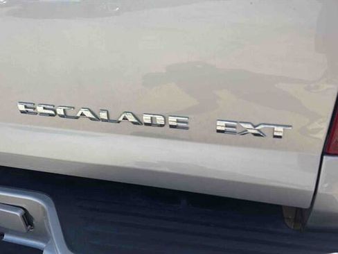 Used 2007 Cadillac Escalade EXT w/ Information Package AWD/4WD image 9