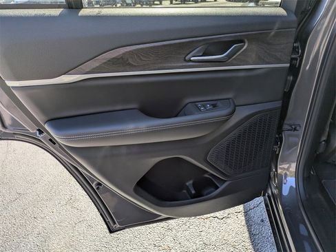 New 2025 Jeep Grand Cherokee Limited image 31