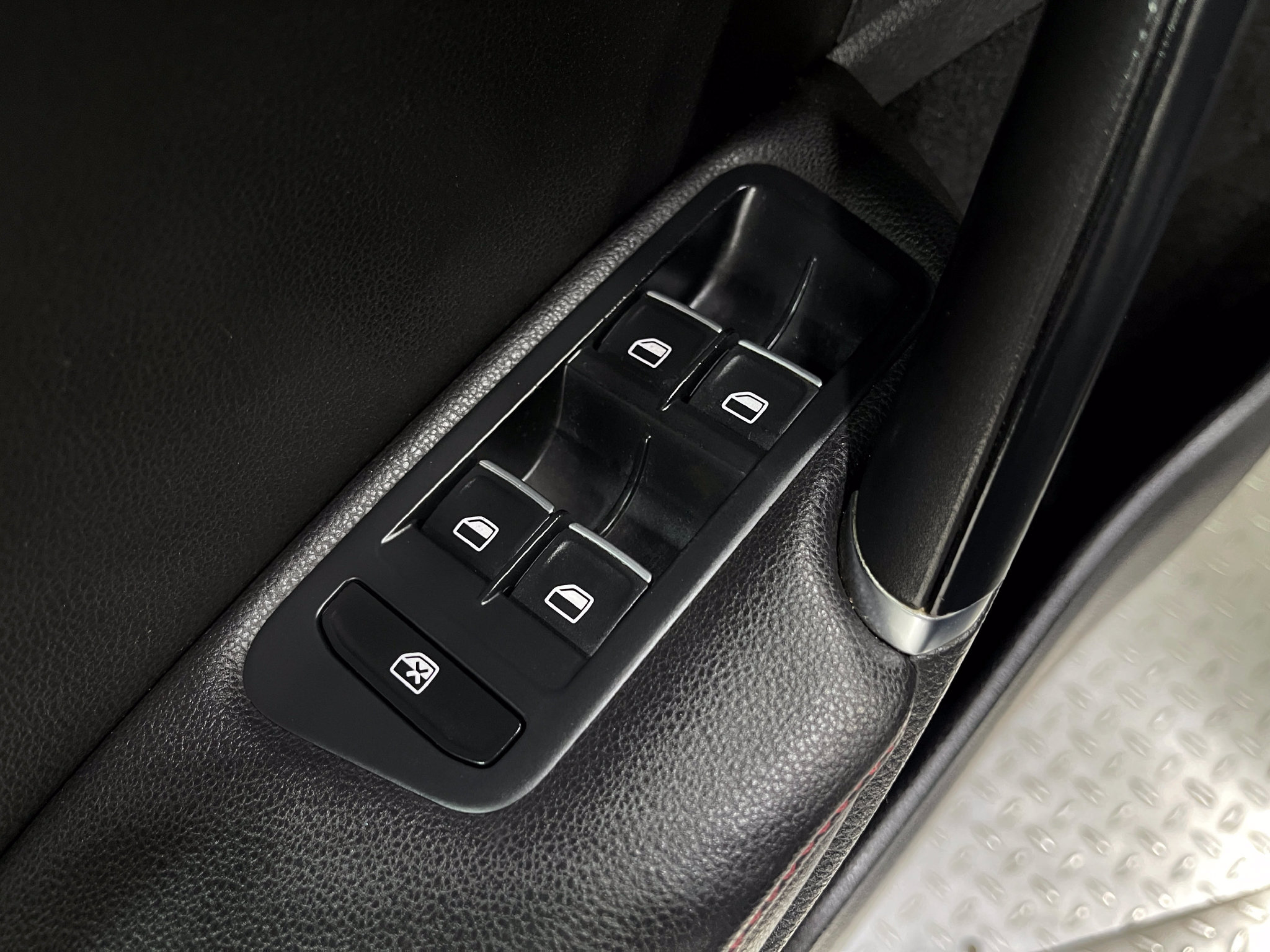 Used 2015 Volkswagen GTI SE w/ Lighting Package (SEL) FWD image 15