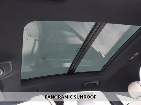 Used 2022 Audi Q5 2.0T Premium w/ Convenience Package image 3