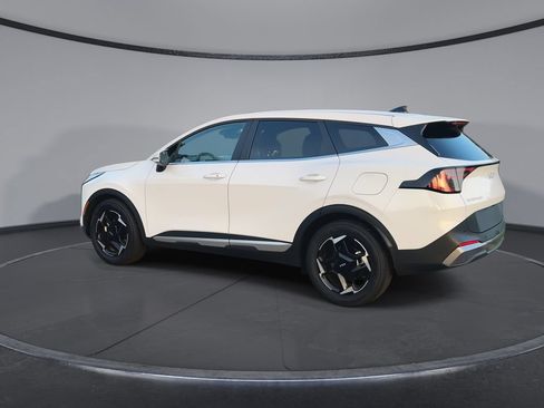 Used 2026 Kia Sportage EX FWD image 6