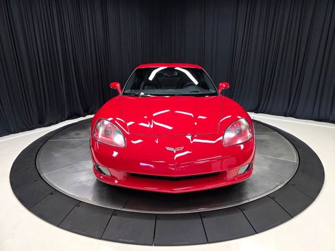 Used 2006 Chevrolet Corvette Coupe w/ Preferred Equipment Group RWD image 8