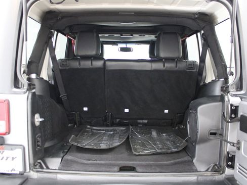 Used 2014 Jeep Wrangler Unlimited Rubicon w/ Connectivity Group image 17