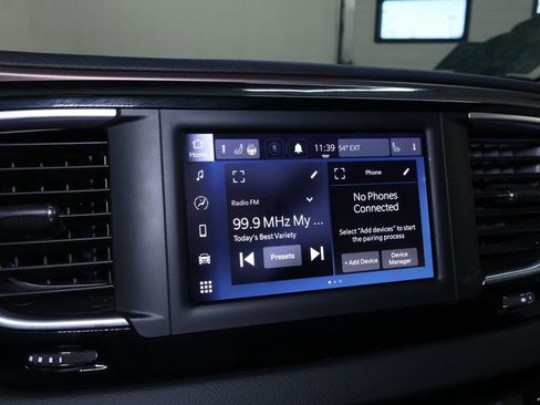 Used 2023 Chrysler Voyager LX image 27