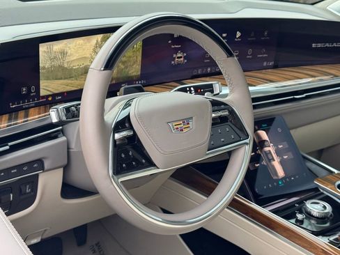 Certified 2025 Cadillac Escalade ESV Sport Platinum image 19