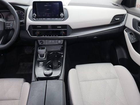 Certified 2025 Nissan Rogue SV image 16