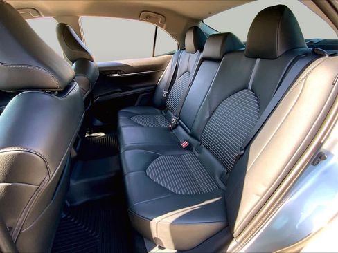 Used 2022 Toyota Camry SE FWD image 19