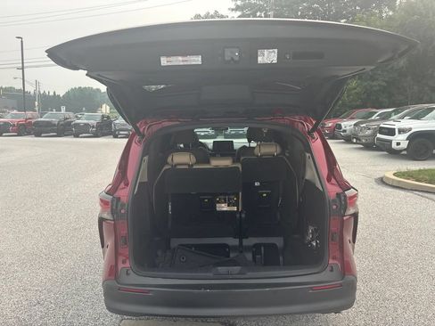 Used 2021 Toyota Sienna XLE FWD image 11