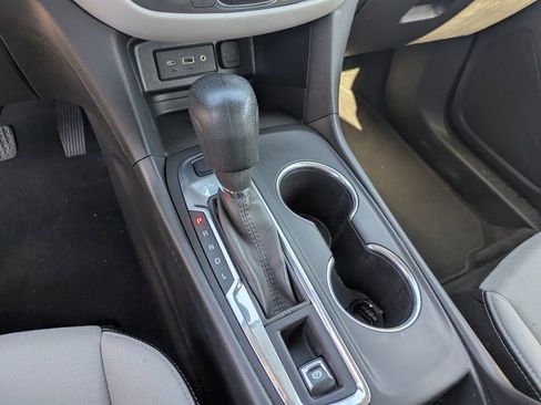 Used 2021 Chevrolet Equinox LS AWD/4WD image 14