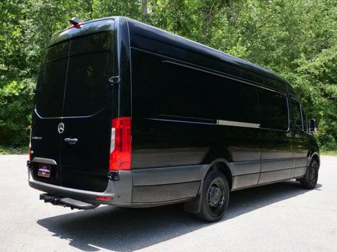 Used 2022 Mercedes-Benz Sprinter 2500 image 12