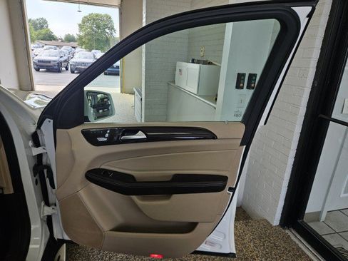 Used 2017 Mercedes-Benz GLS 450 4MATIC image 16