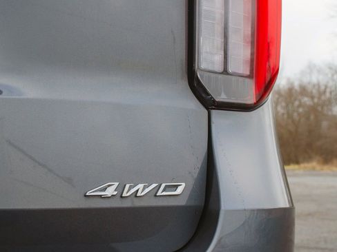 Used 2025 Ford Explorer ST-Line w/ ST-Line Street Pack image 6