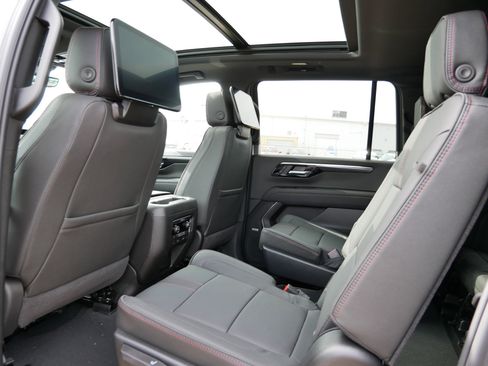 New 2026 Chevrolet Suburban RST image 11