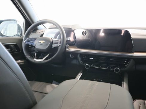 New 2025 Chevrolet Suburban High Country image 32