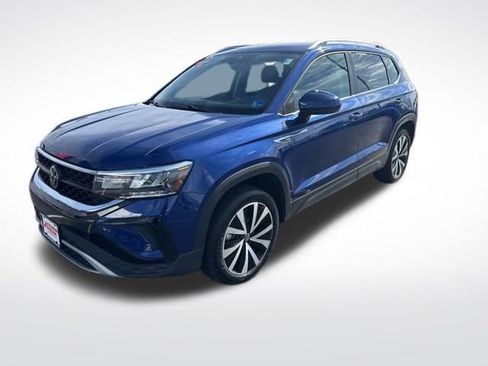 Used 2024 Volkswagen Taos SE image 2