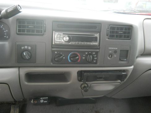 Used 1999 Ford F250 XLT image 9