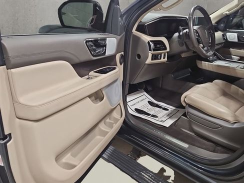 Used 2024 Lincoln Navigator Reserve image 12