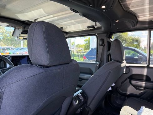 Used 2024 Jeep Wrangler Unlimited Sport AWD/4WD image 10