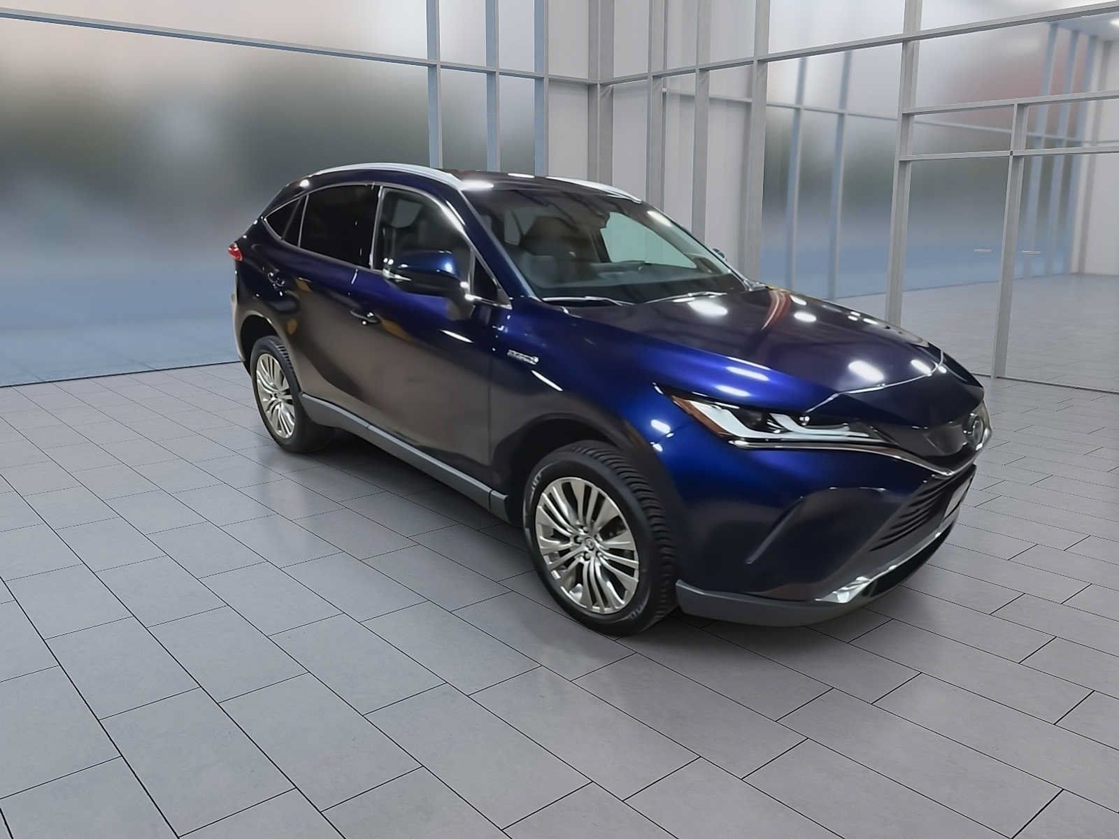 Used 2021 Toyota Venza XLE w/ Softex Package AWD/4WD image 2